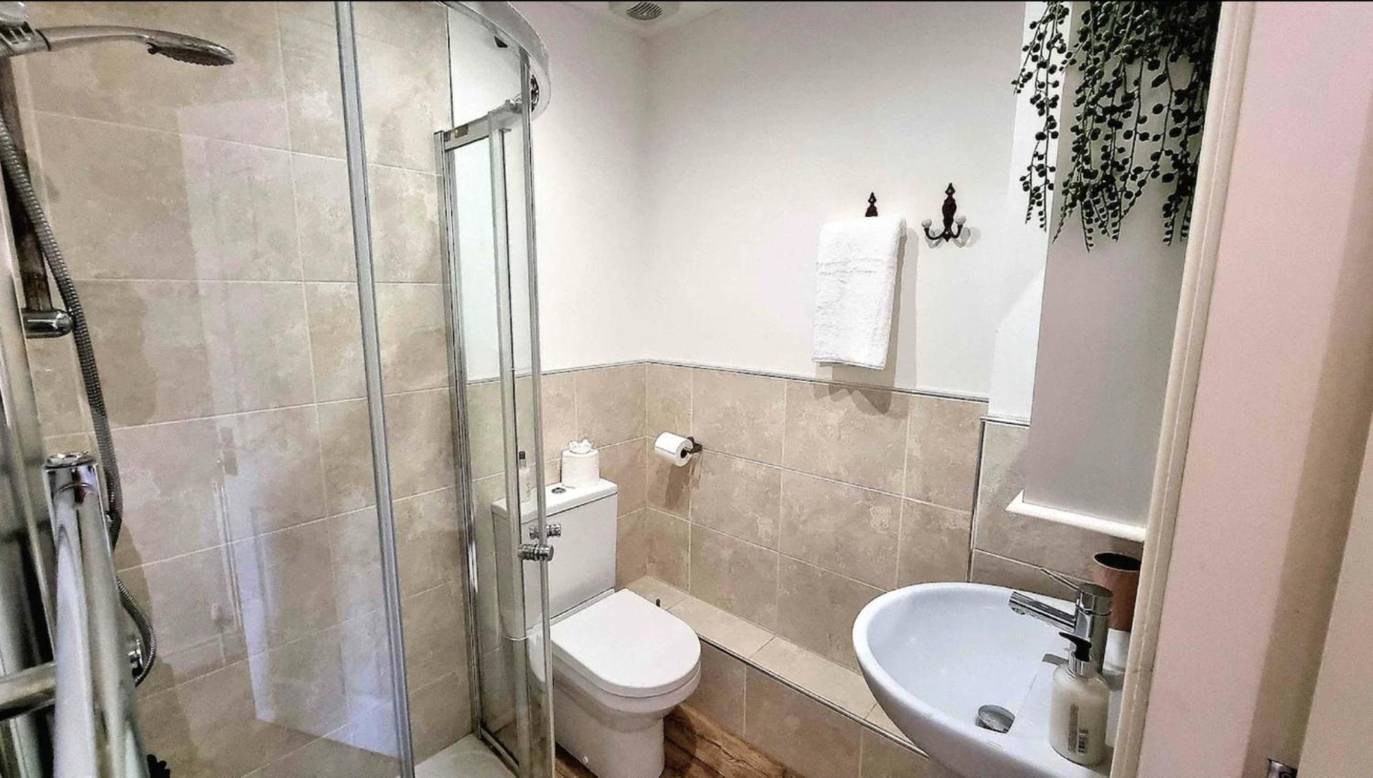 Top Floor Double En-Suite Br Apartment Central Matlock Матлок Экстерьер фото