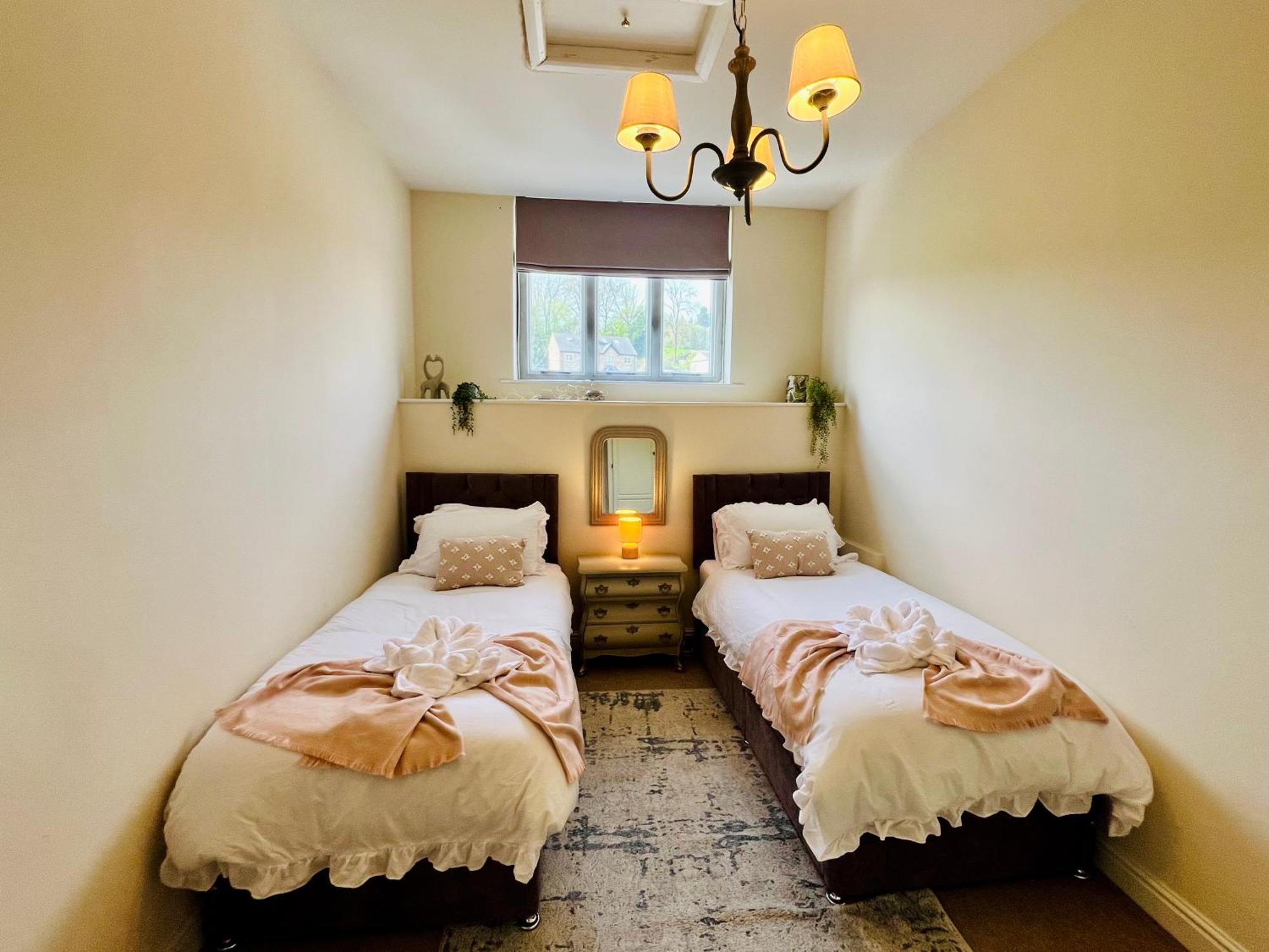 Top Floor Double En-Suite Br Apartment Central Matlock Матлок Экстерьер фото